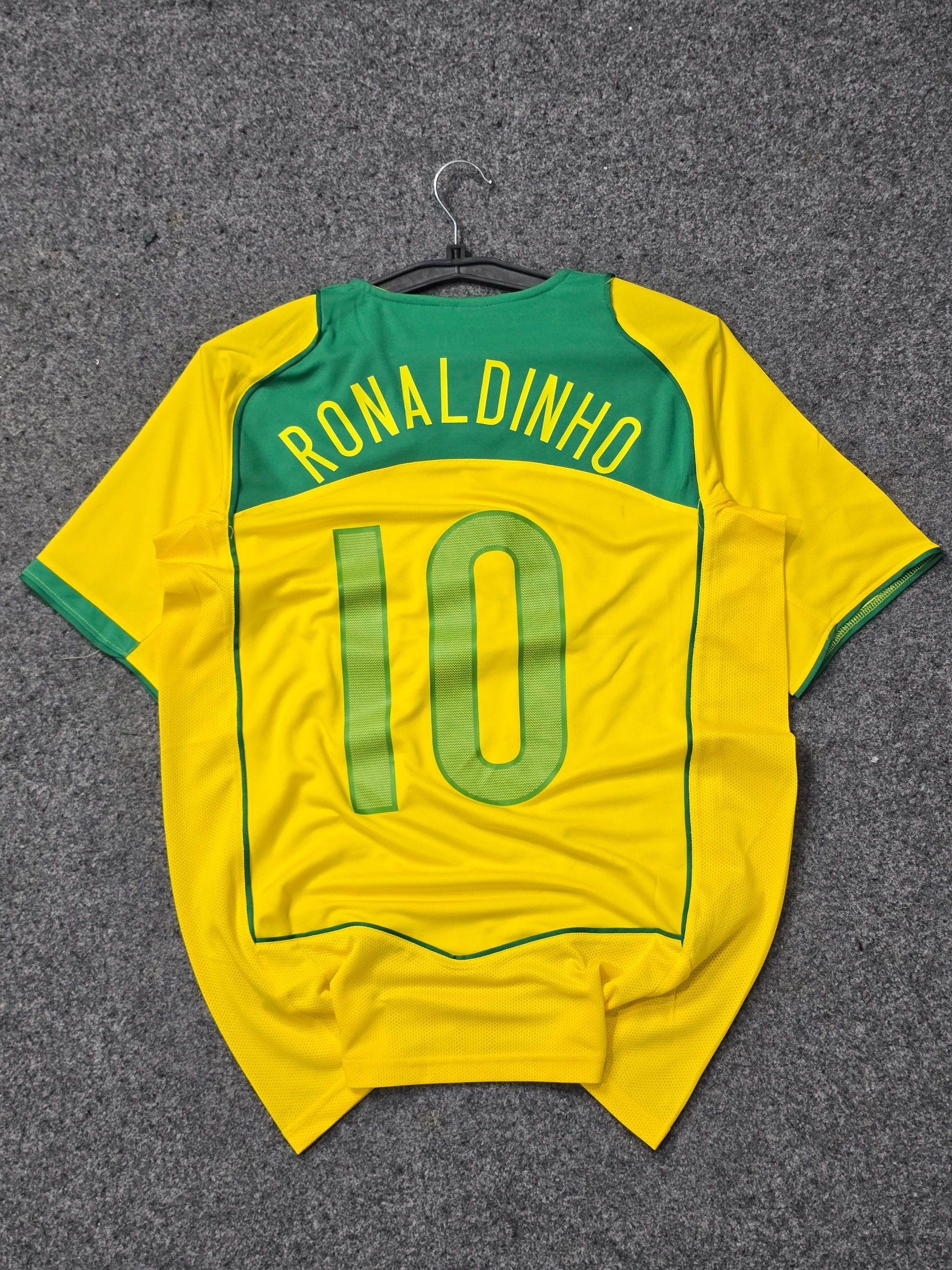 BRAZIL 2004 HOME (RONALDINHO)