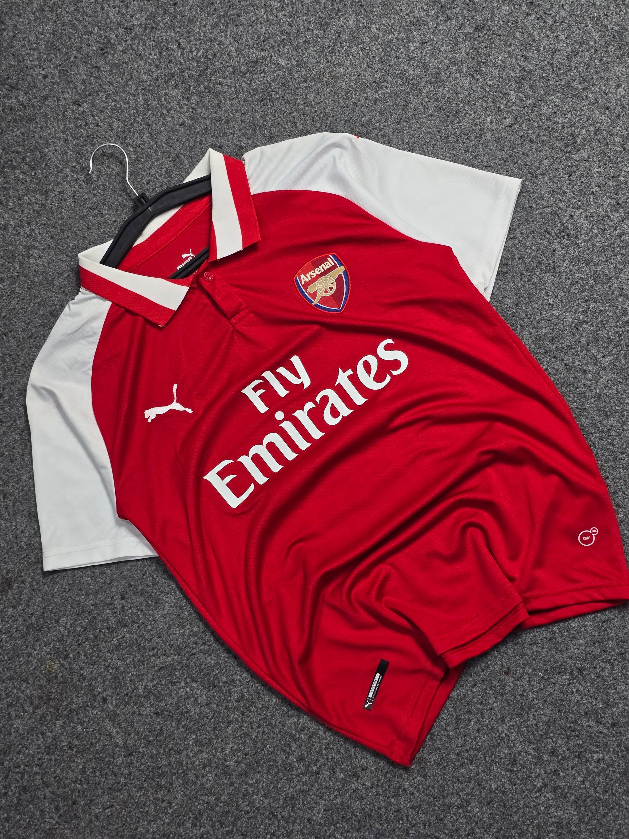 ARSENAL 2017-18 HOME (OZIL)
