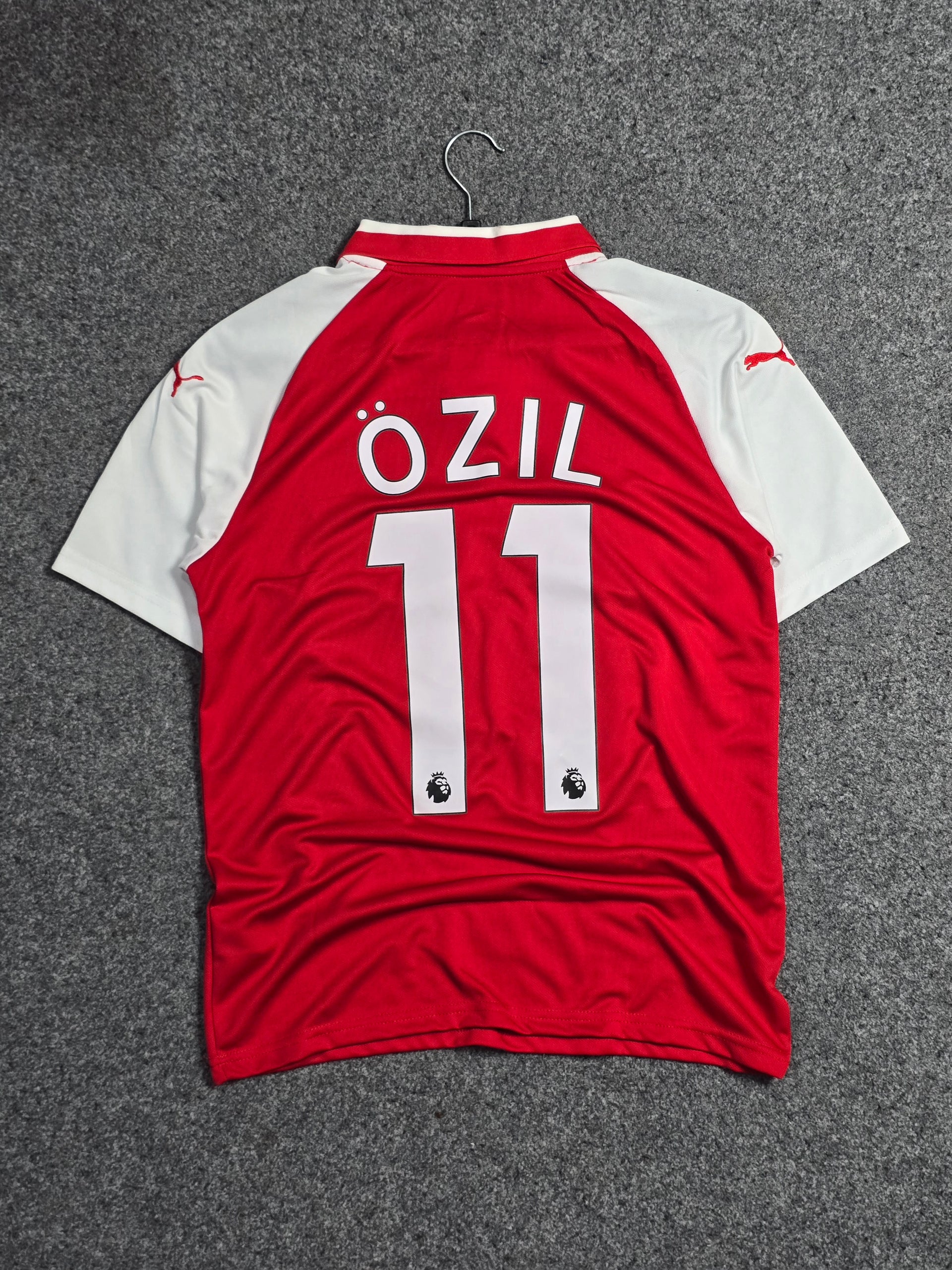 ARSENAL 2017-18 HOME (OZIL)