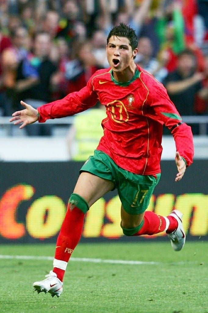 PORTUGAL 2004 HOME (RONALDO)