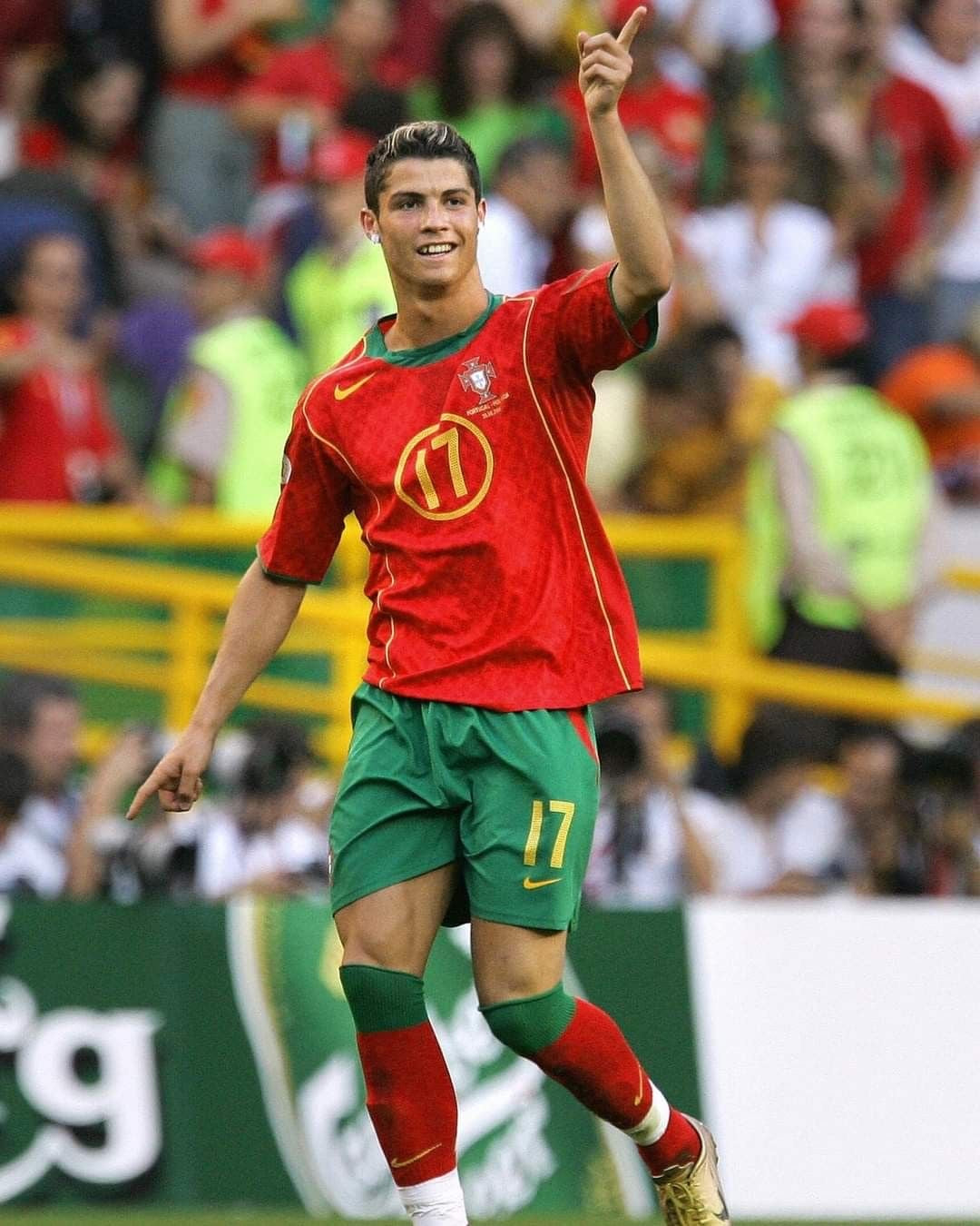 PORTUGAL 2004 HOME (RONALDO)